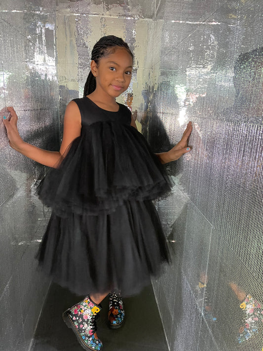 ALL TULLED IN BLACK